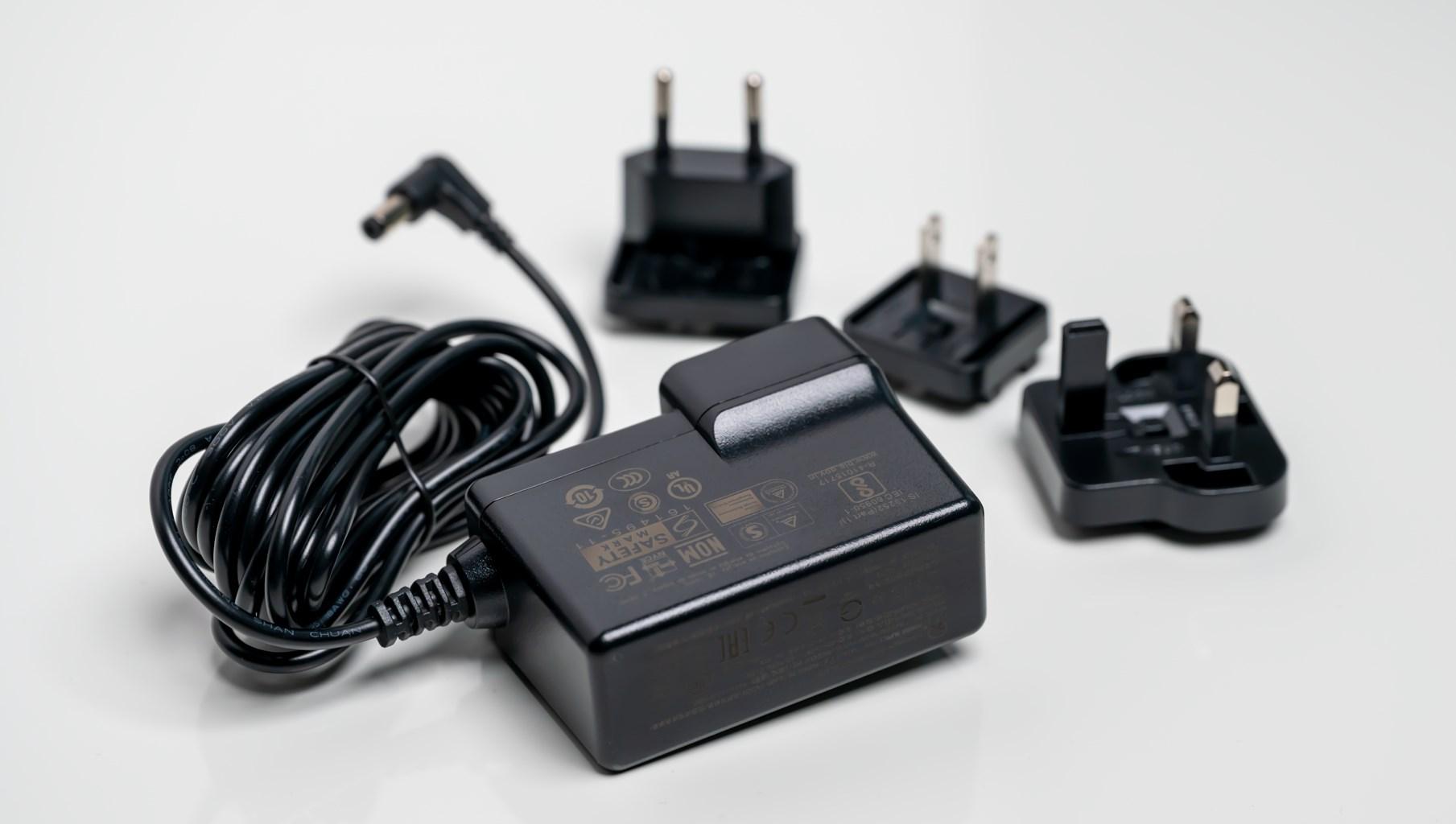 Humly HUM1006 strømforsyning 12 V 24 W - adapter til møderumsskærm billede