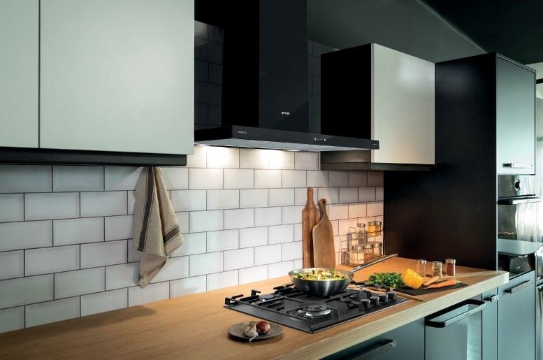 Gorenje WHT9SYB væghængt emhætte - sort, 90 cm
