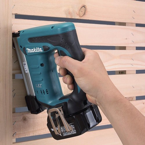 Makita DST221Z hæftepistol 18 V - batteridrevet