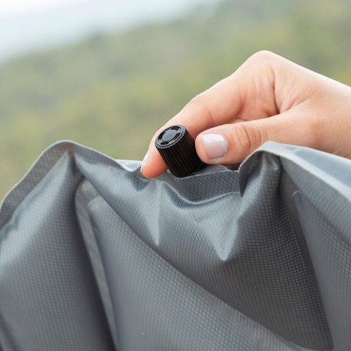 Ultralight oppustelig madras med pude - grå/blå (OUTLET C)