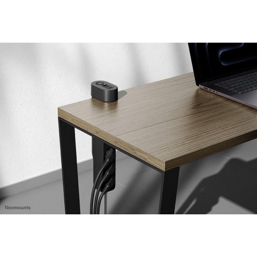 Neomounts DS22-840BL6 bordstik med klemme - 3x Schuko, 2x USB‑C, 2x USB‑A, hurtigopladning