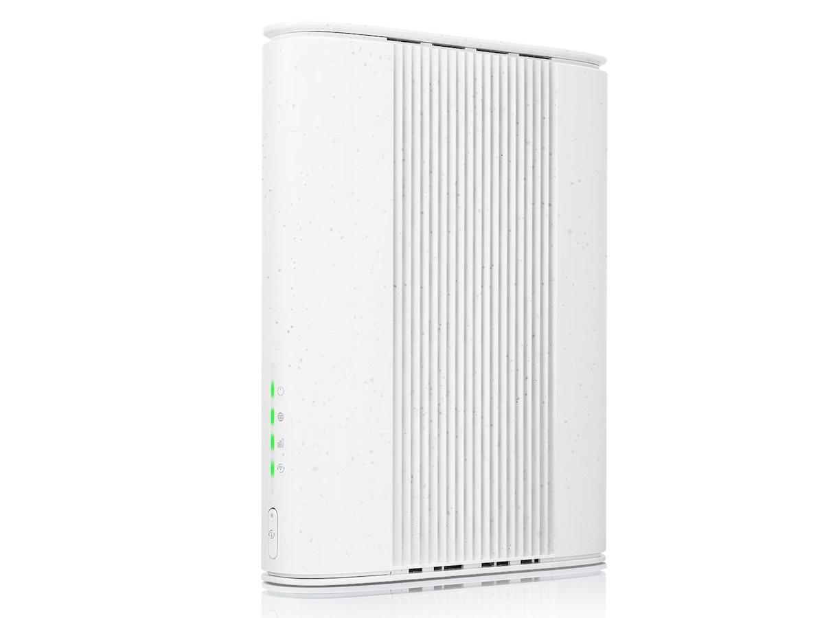 Zyxel Nebula FWA505 V2 5G trådløs router - Wi‑Fi 6, hvid