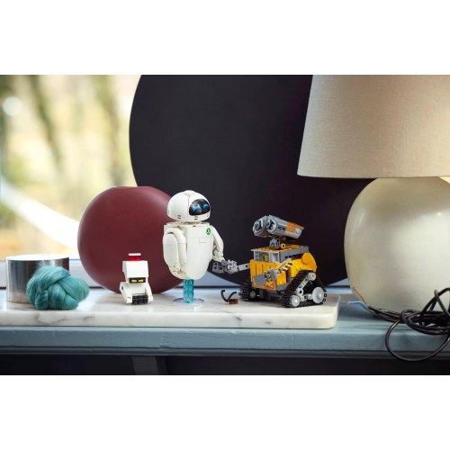 LEGO Disney 43279 WALL·E og EVE byggesæt - 811 dele (18+)