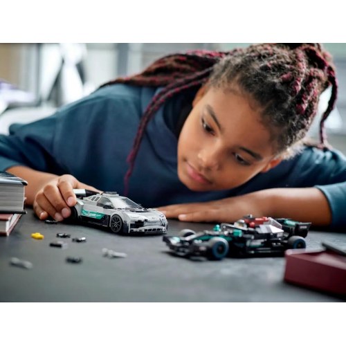 LEGO Speed Champions 76909 - Mercedes-AMG F1 W12 E Performance & Mercedes-AMG Project One byggesæt