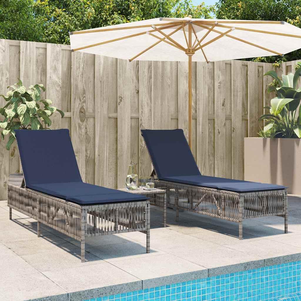 Liggestole 2 stk. med bord grå polyrattan