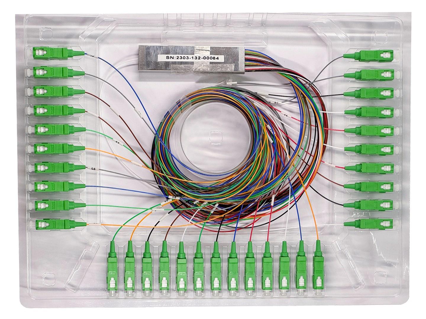 PLC optisk splitter 1×32 - symmetrisk, SM G.657A1, SC/APC, 0,9 mm, 1 m (metalrør)