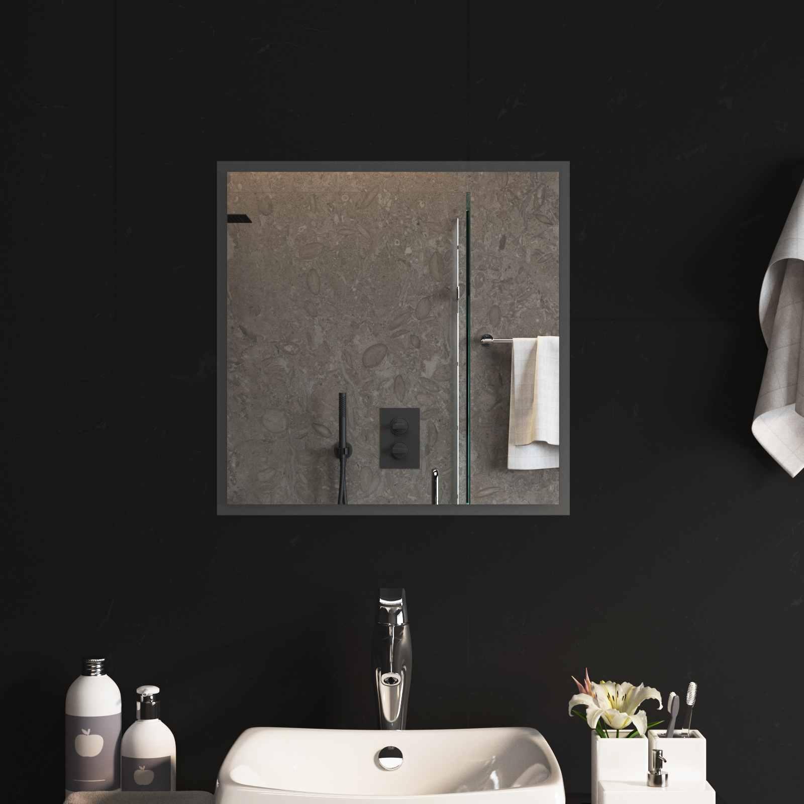 LED badeværelsesspejl 50 x 50 cm i hærdet glas med USB