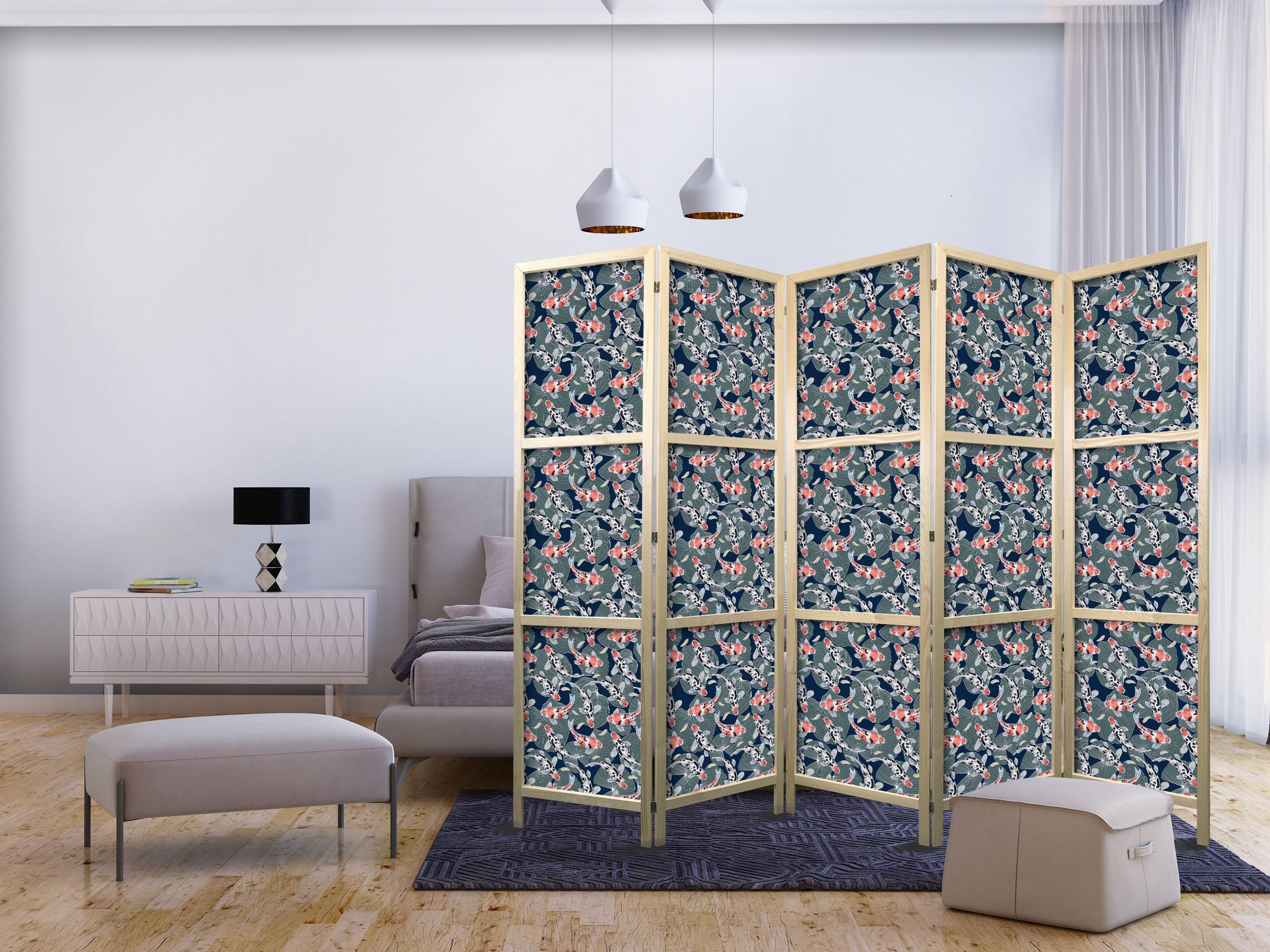 Japansk skærmvæg Fish Among Leaves 225 x 172 cm - 5-panels rumdeler med koi