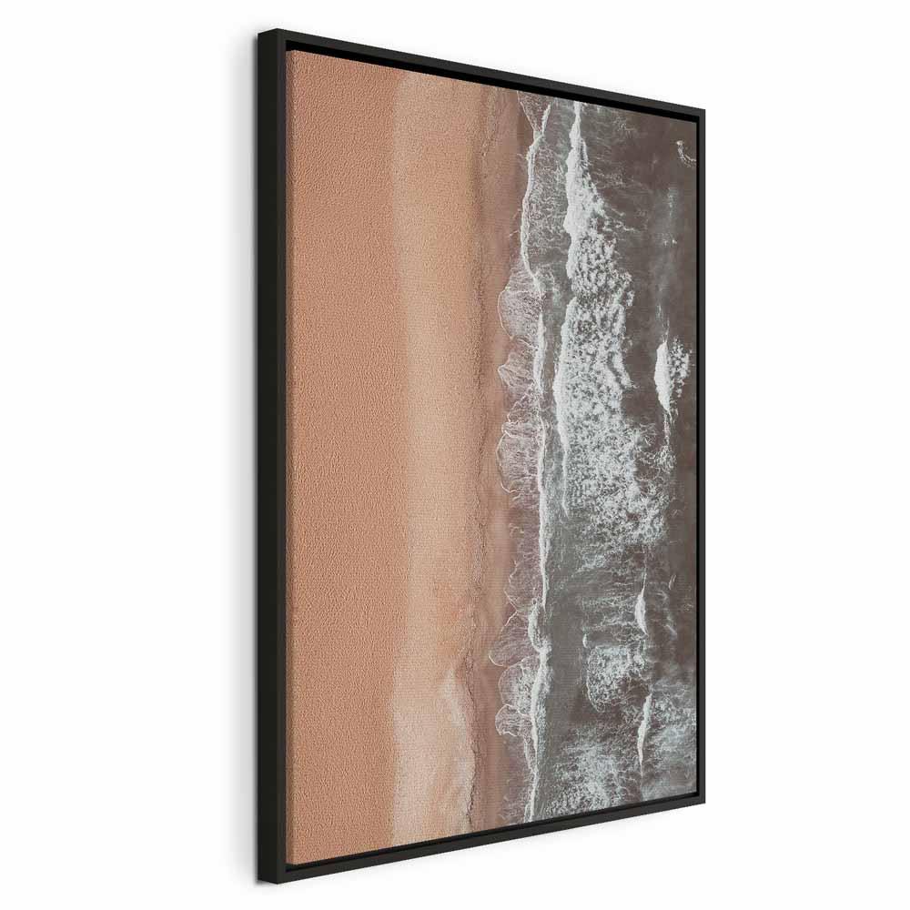 Lærredsbillede Shore Line lodret - strandlandskab - 40 x 60 cm - I en sort træramme