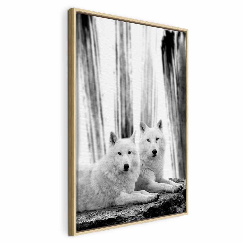 Lærredsbillede Forest Love lodret med hvide ulve - 40 x 60 cm - I en naturlig træramme