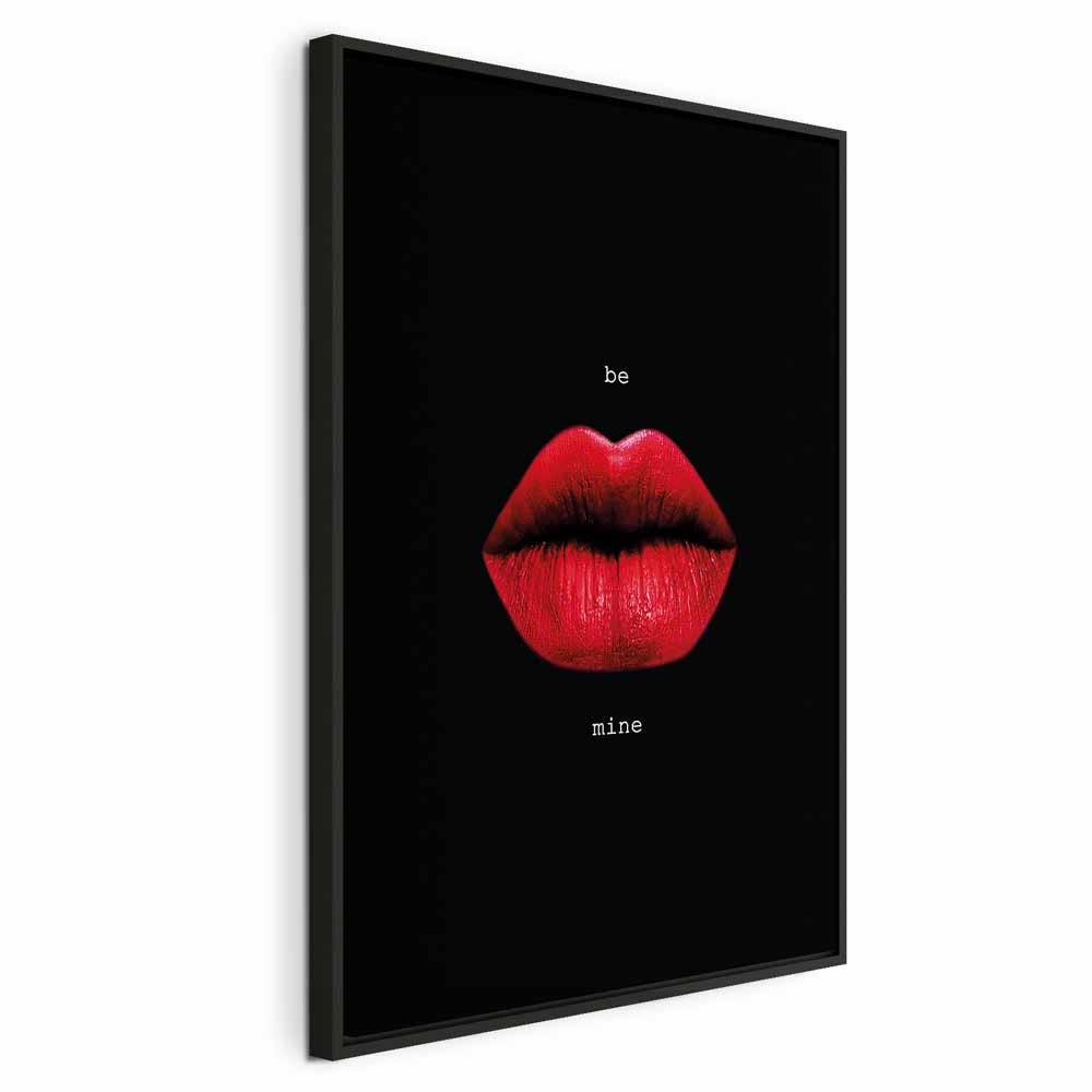 Lærredsbillede Red Lips - sort baggrund med engelsk tekst - 60 x 90 cm - I en sort træramme