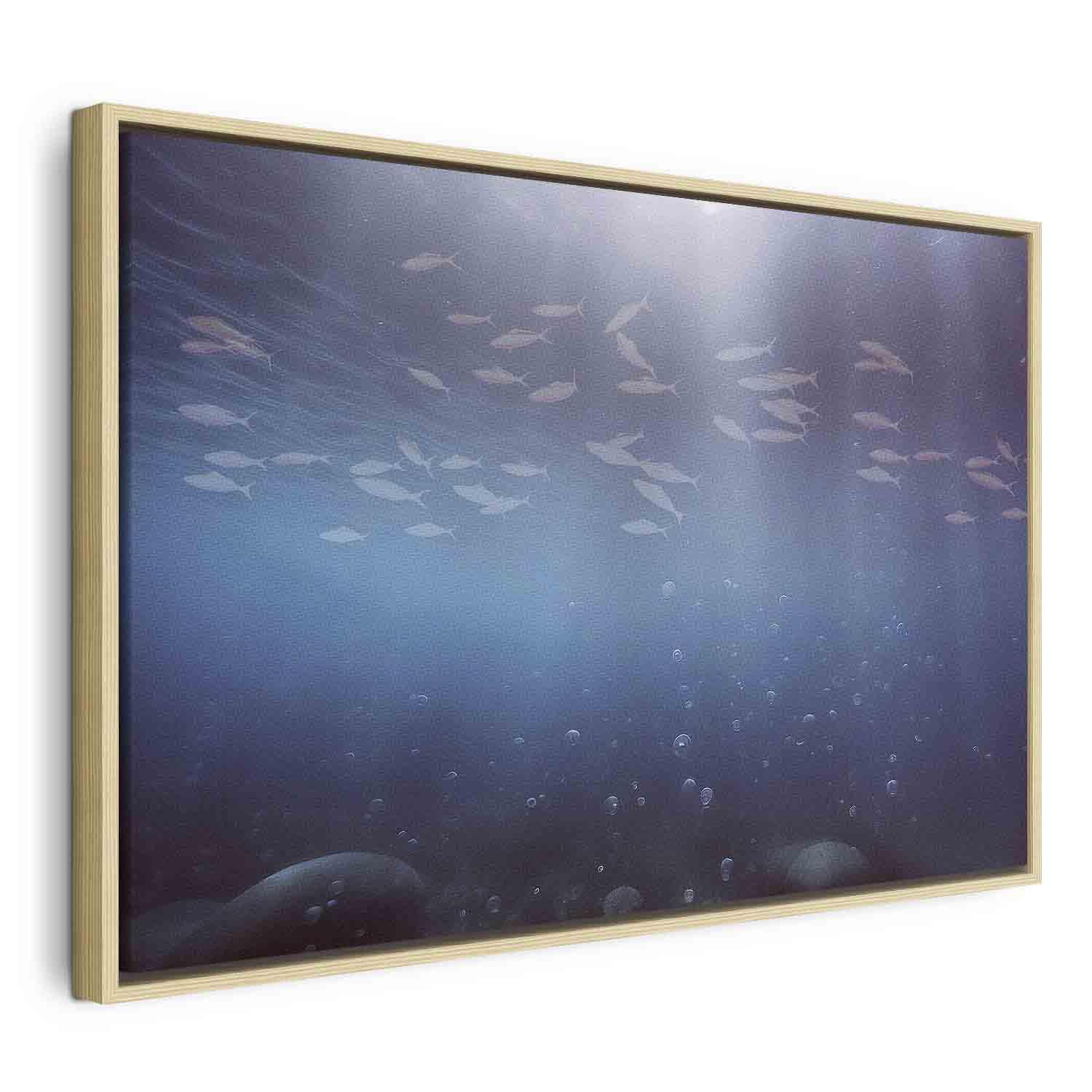 Lærredsbillede Fisk i dybet - 90 x 60 cm - I en naturlig træramme
