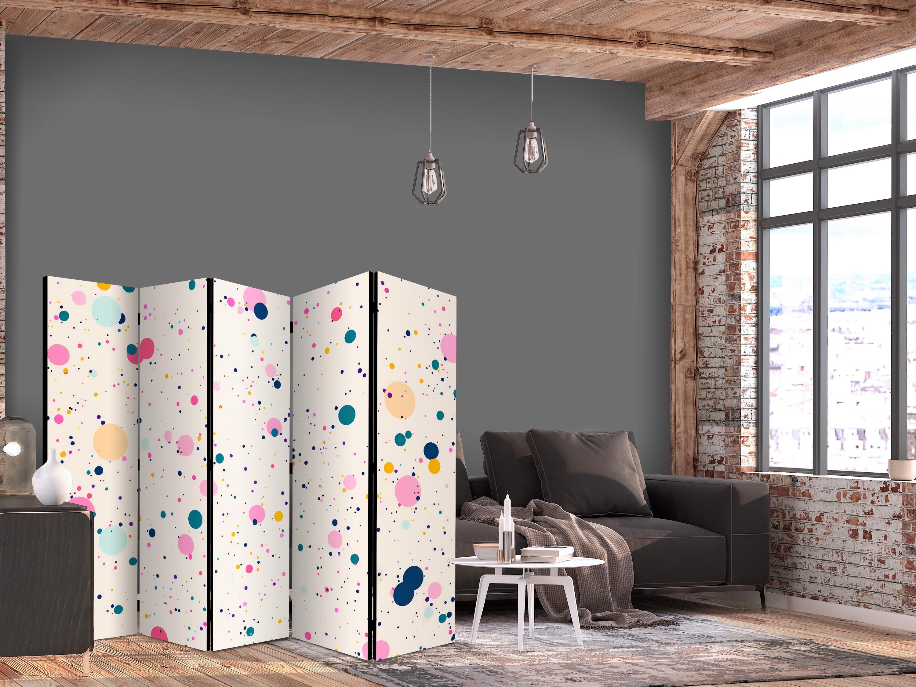 5-panels skærmvæg Dots - farverige prikker på lyserød baggrund - 225 x 172 cm - Enkeltsiddet
