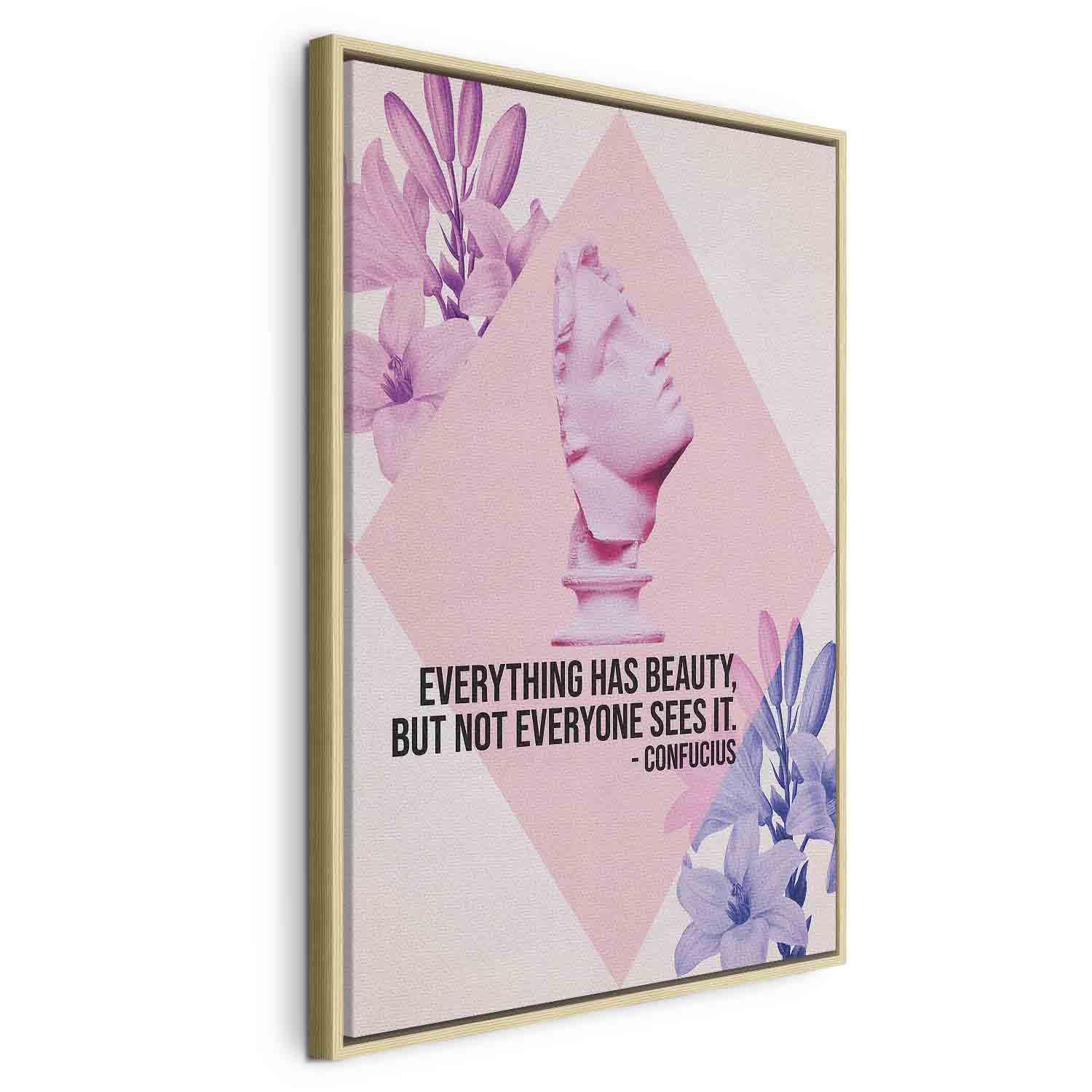 Billede på lærred Beauty in the Eyes med inspirerende citat, pink buste og blomster - 80 x 120 cm - I en naturlig træramme