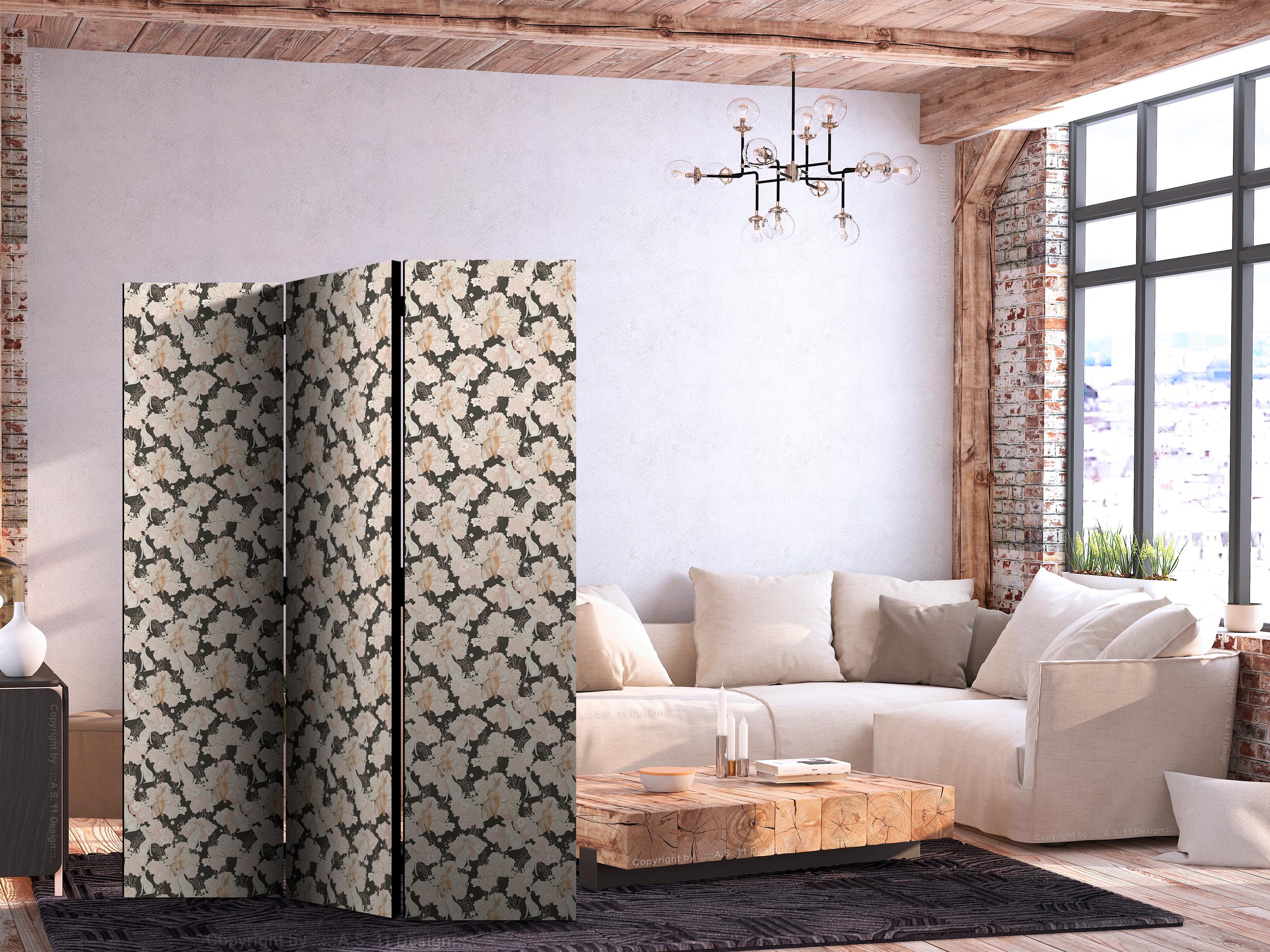 Skærmvæg med blomster og hvide og beige kaniner på blomstrende eng - 135 x 172 cm - Akustik