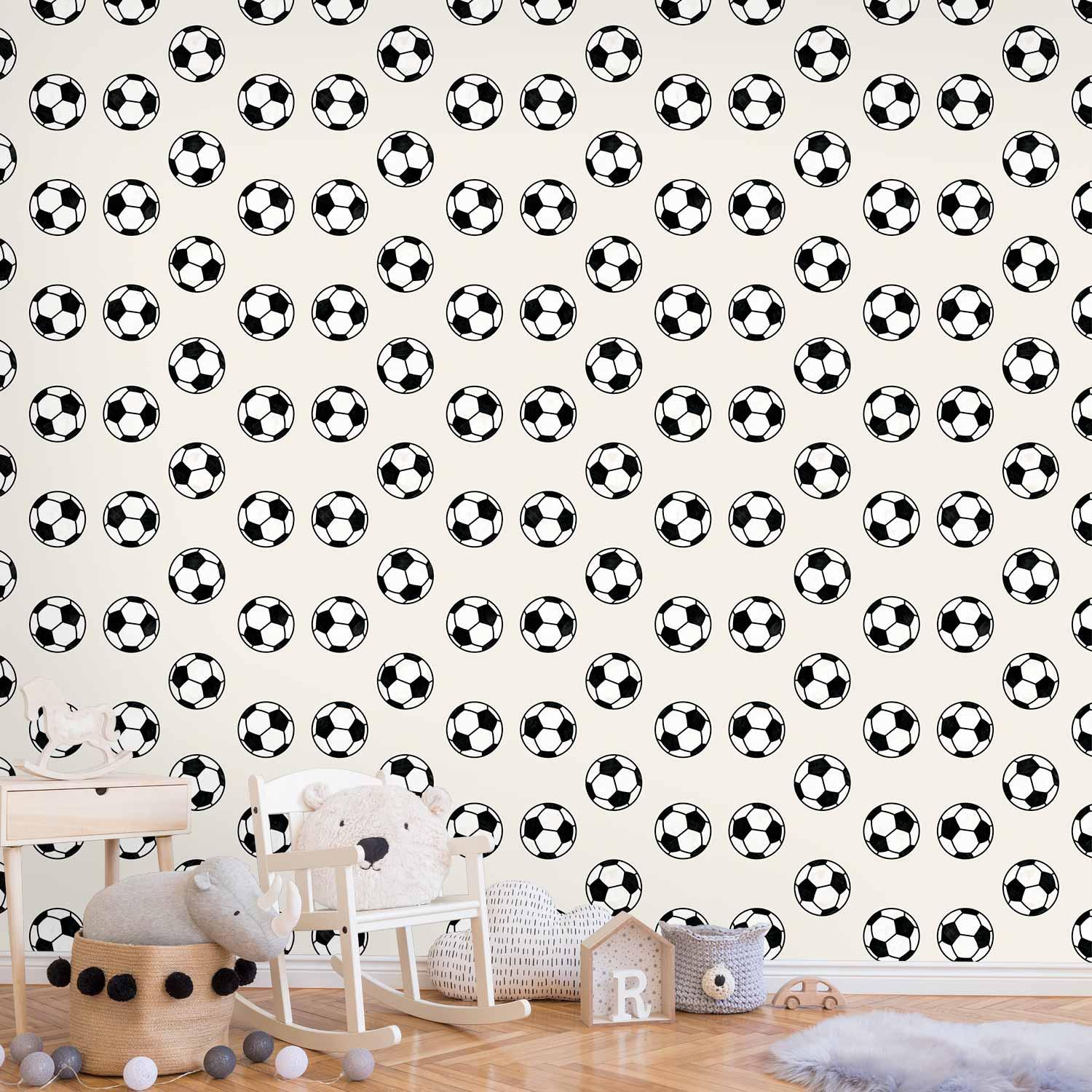 Tapet med fodbolde - sort-hvidt børnetapet på beige baggrund - 50 x 1000 cm - Vandtæt