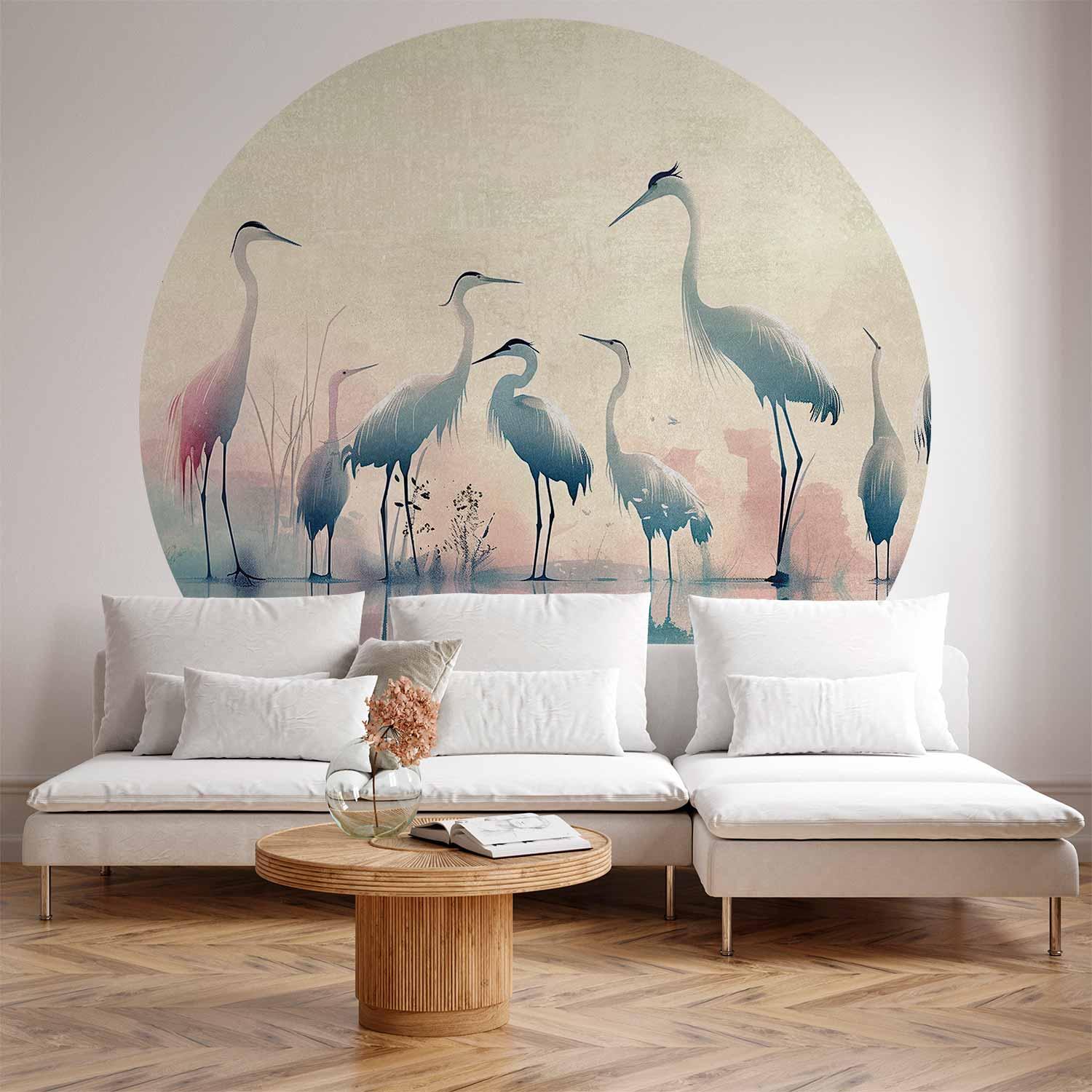 Rundt fototapet med hejrer ved søen i sarte grå og rosa nuancer - 140 x 140 cm