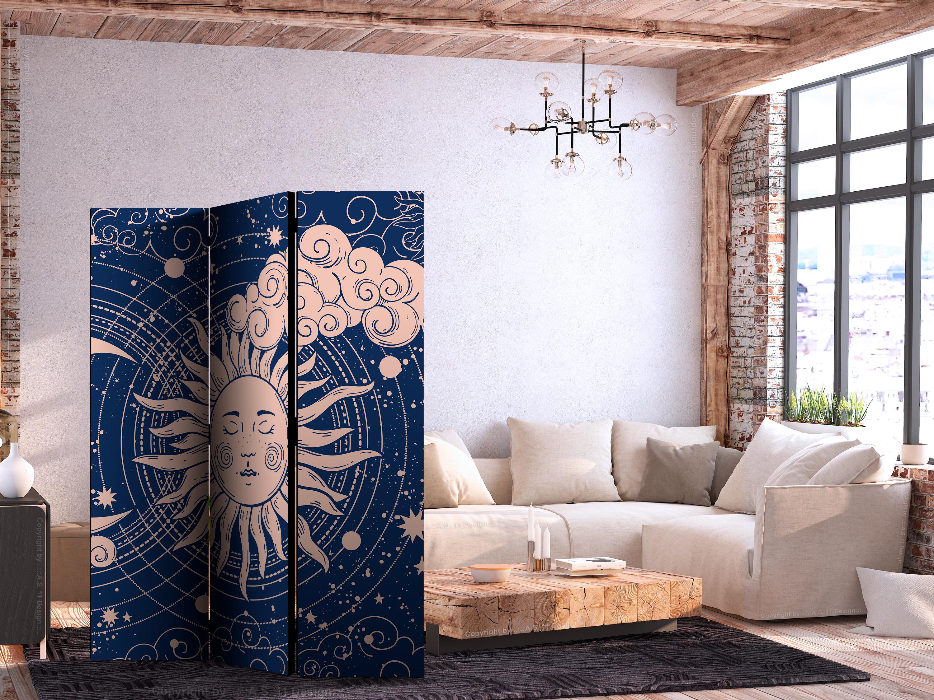 Skærmvæg Cosmic Harmony med sol- og månemotiv på mørkeblå baggrund - 135 x 172 cm - Dobbeltsiddet