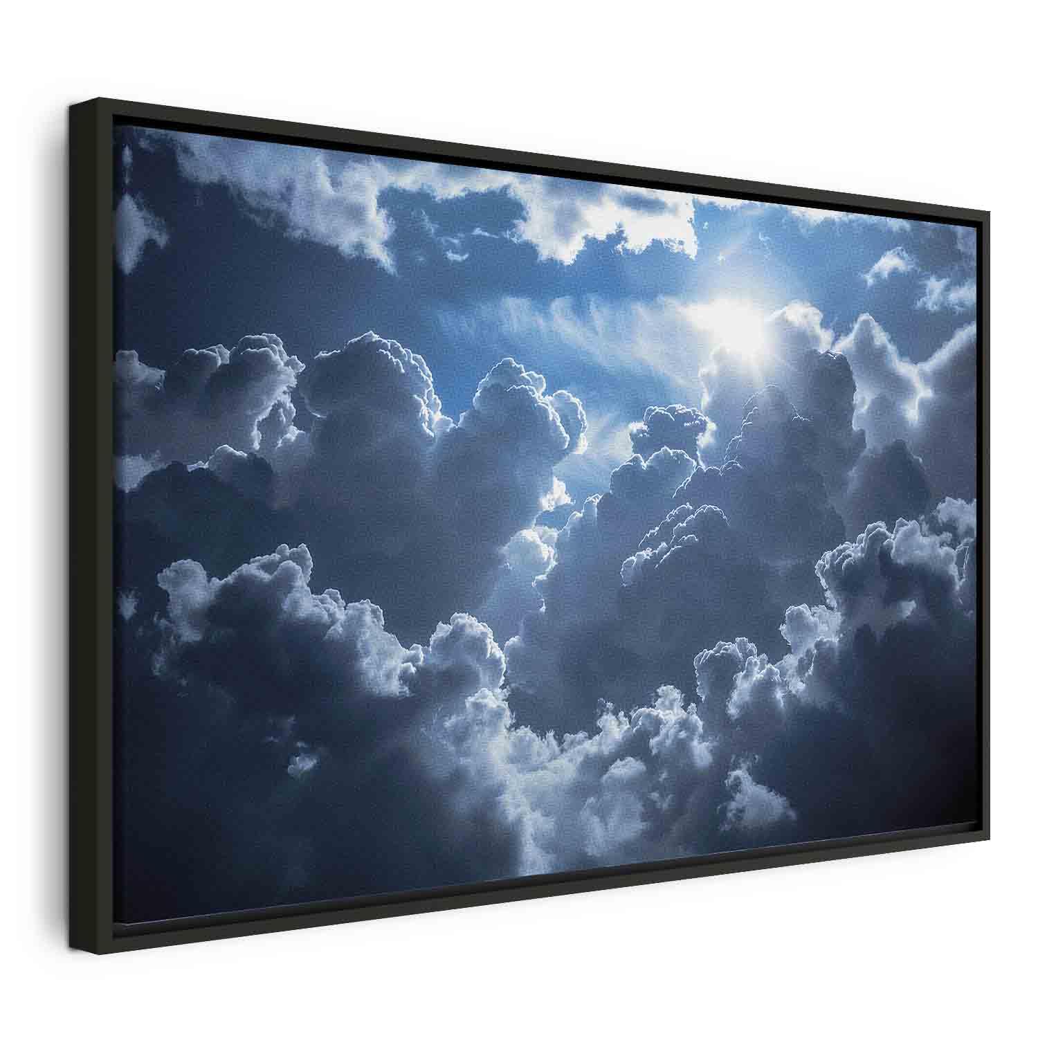 Lærredsbillede Solen mod skyerne - 120 x 80 cm - I en sort træramme