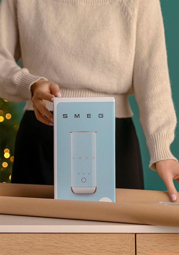 SMEG MFF02BLEU automatisk mælkeskummer og mælkvarmer - sort