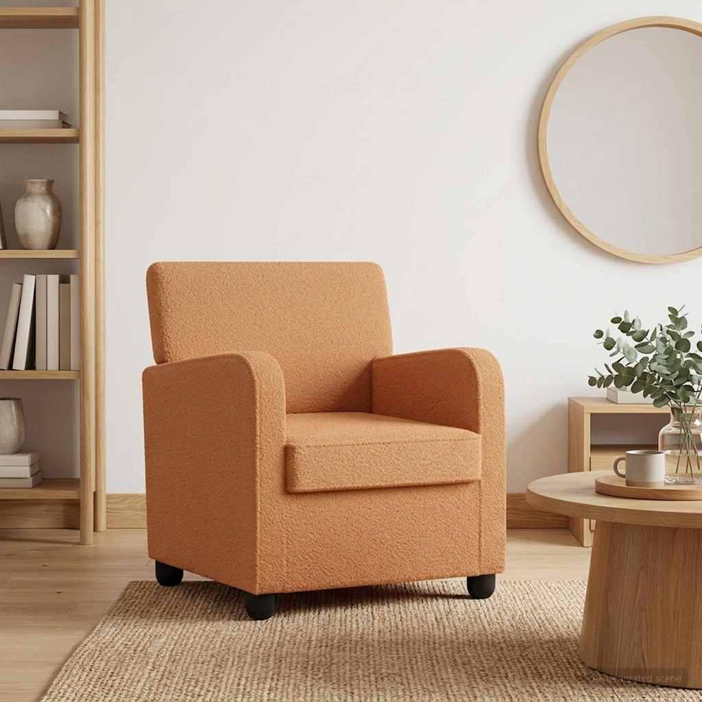 Lænestol i beige imiteret lammeuld med brede armlæn