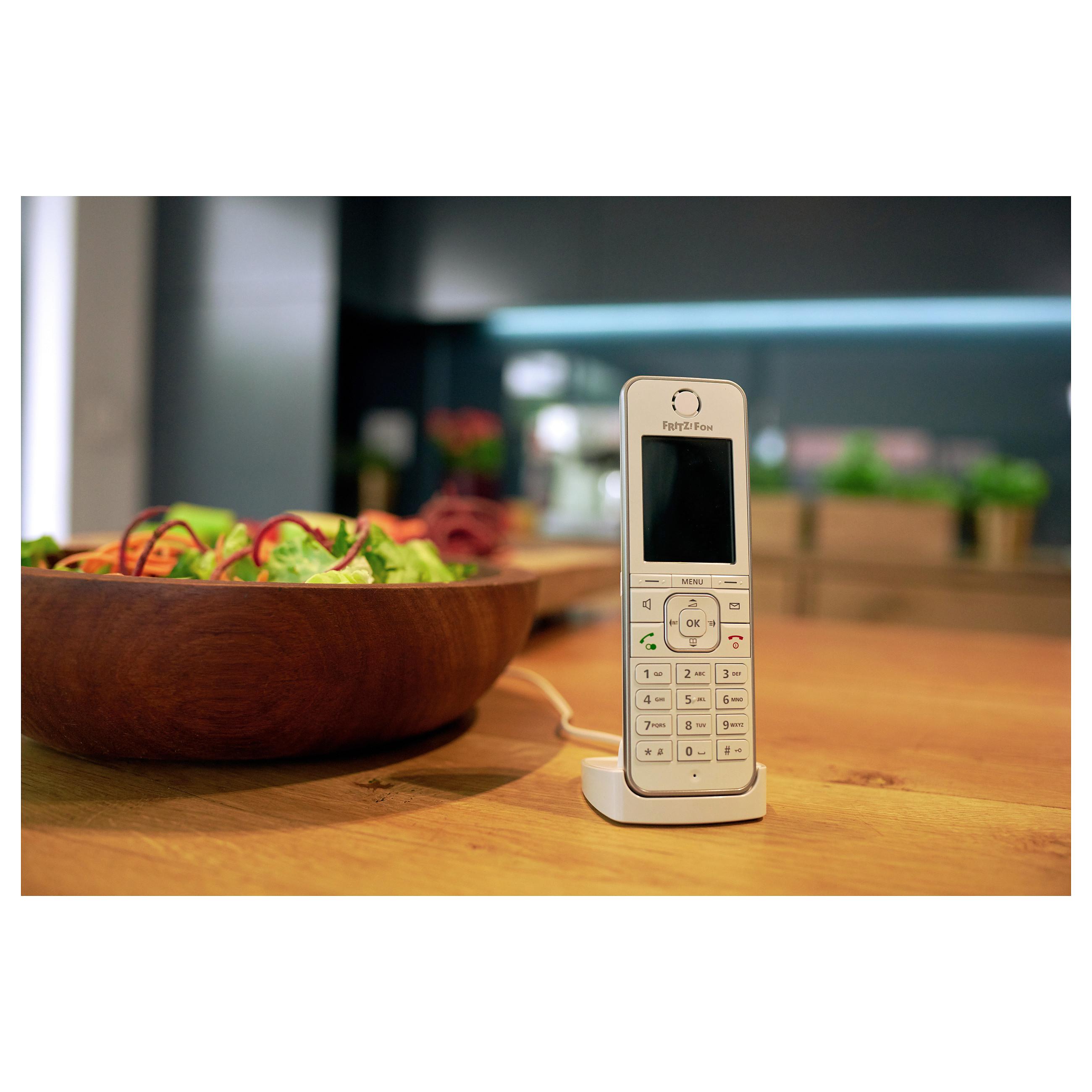 FRITZ!Fon C6 - Ledningsfri VoIP telefon - med internet radio med opkalds-ID - ECO DECT\GAP - 3-vejs opkaldskapacitet - SIP