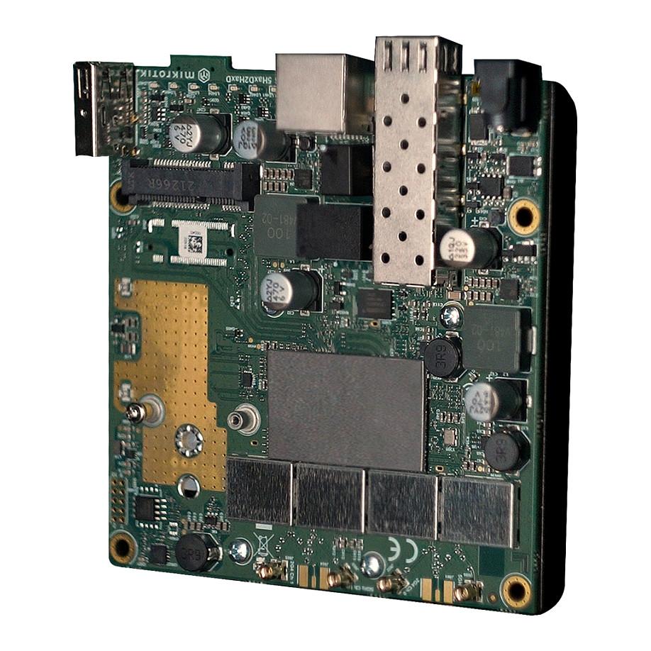 Router MikroTik RouterBOARD L23UGSR-5HaxD2HaxD L4 - 800 MHz, 256 MB RAM, 1x Gigabit LAN, 1x SFP 2,5 Gbps, 802.11ax