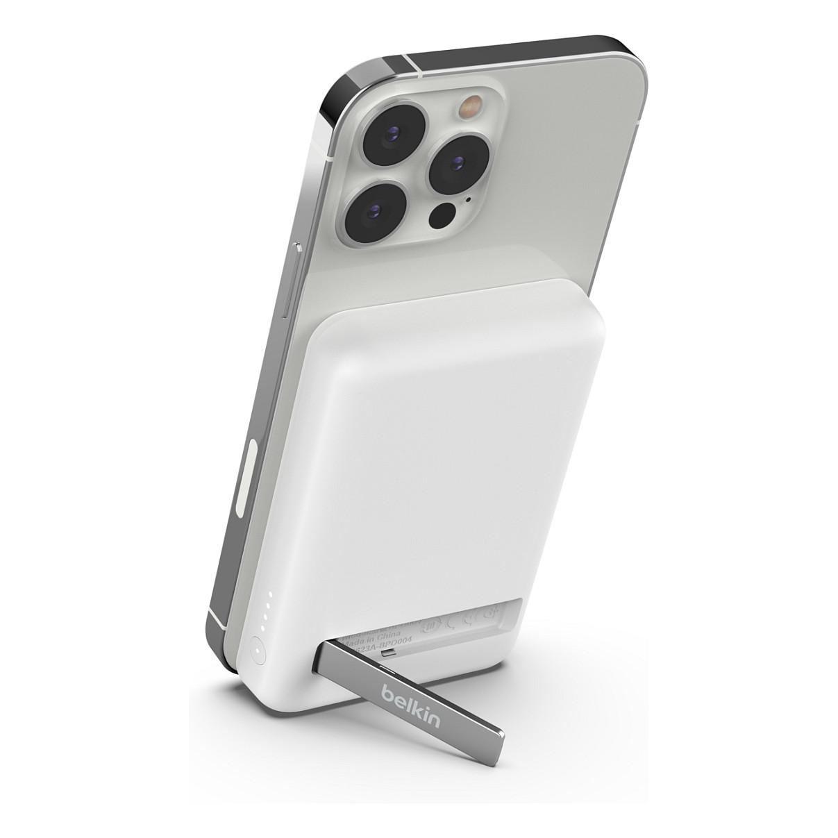 Magnetisk trådløs powerbank Belkin BoostCharge 5.000 mAh med stander - hvid