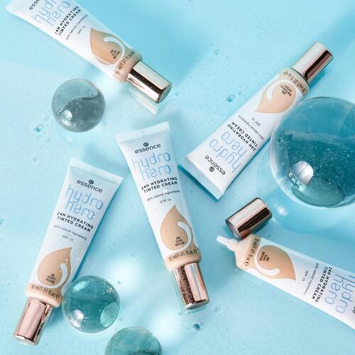 Fugtighedscreme med Farve Essence Hydro Hero 05-natural ivory SPF pf 15 (30 ml)