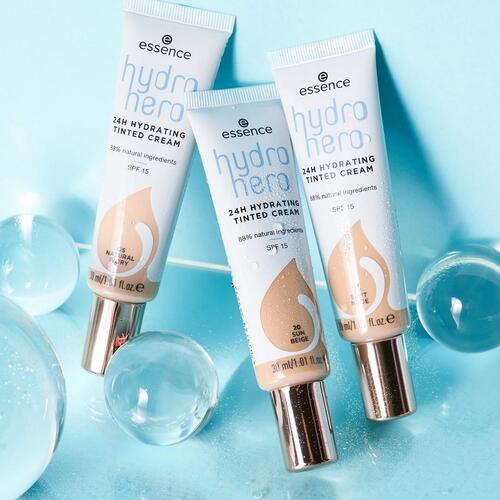 Fugtighedscreme med Farve Essence Hydro Hero 05-natural ivory SPF pf 15 (30 ml)