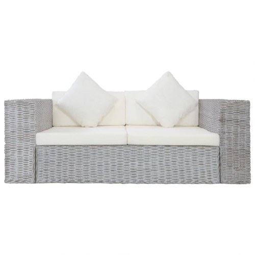 2-personers sofa i naturlig rattan - grå med cremehvide hynder