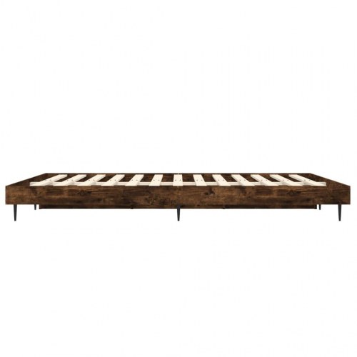 Sengestel 135×190 cm i konstrueret træ - røget eg