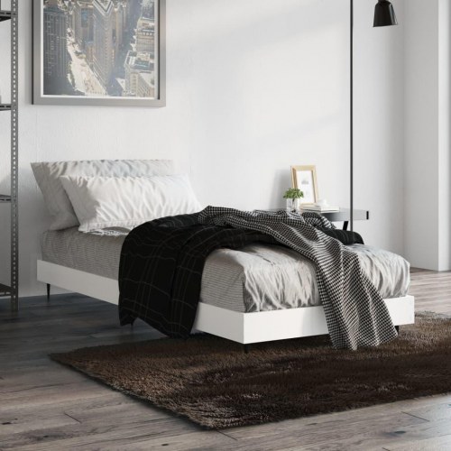 Sengeramme 75×190 cm i hvid - konstrueret træ med metalben