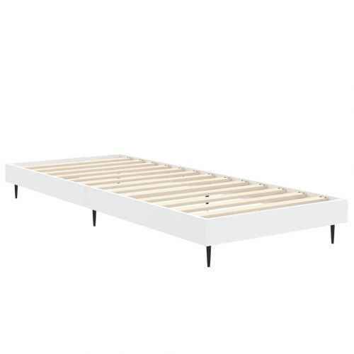 Sengeramme 75×190 cm i hvid - konstrueret træ med metalben