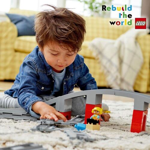 Legetøjssæt med køretøjer Lego DUPLO 10872 Train rails and bridge 26 Dele
