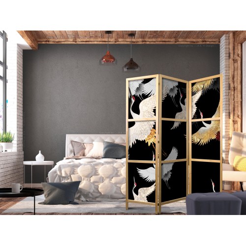 Japansk skærmvæg - Cranes at Night - White and Gold Birds Flying Away on a Black Background 135 x 161 cm