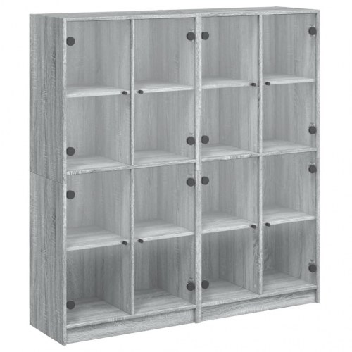 Bogreol med glaslåger - 136×37×142 cm, konstrueret træ, grå sonoma