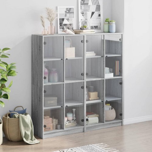 Bogreol med glaslåger - 136×37×142 cm, konstrueret træ, grå sonoma