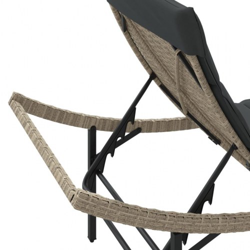 Liggestole 2 stk. med bord i polyrattan - lysegrå