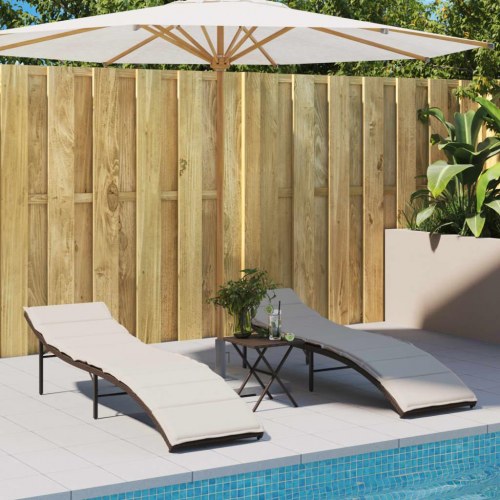 Liggestole 2 stk. med bord i polyrattan - brun