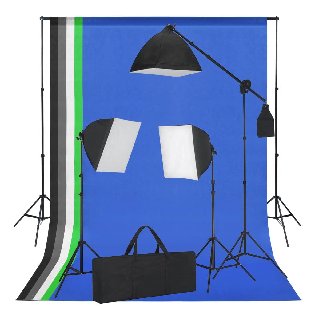 Studieudstyr med softbox-lamper og bagtæpper