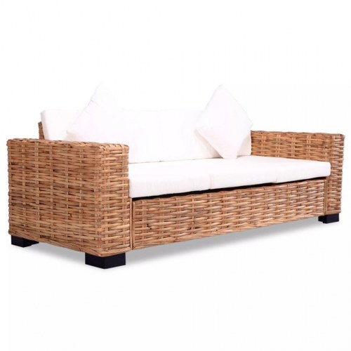 3-personers sofa i naturlig rattan med cremehvide hynder