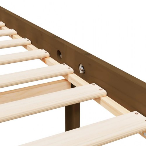 Seniorseng med sengegavl 200x200 cm massivt træ gyldenbrun