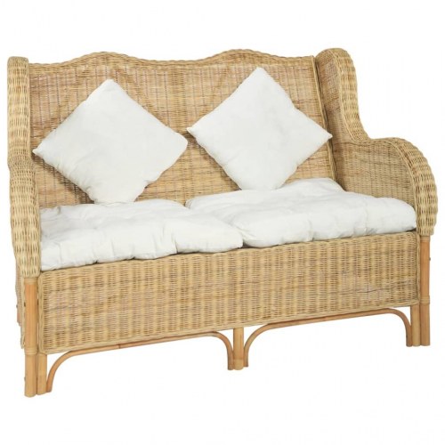 2-personers sofa i naturlig rattan med cremehvide hynder