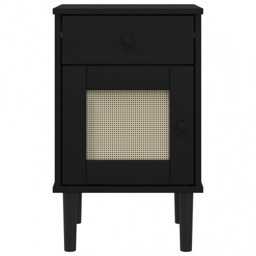Sengebord SENJA i massivt fyrretræ med rattanlook - sort 40×36×65 cm