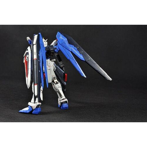 Dekorativ figur Bandai FREEDOM GUNDAM