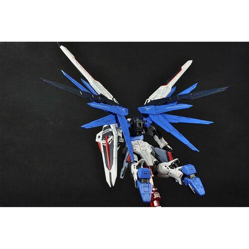 Dekorativ figur Bandai FREEDOM GUNDAM