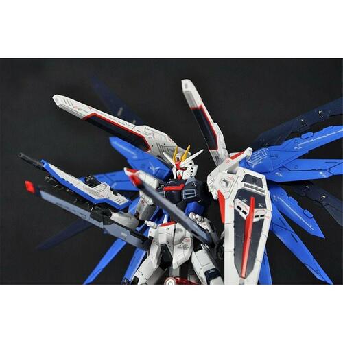 Dekorativ figur Bandai FREEDOM GUNDAM