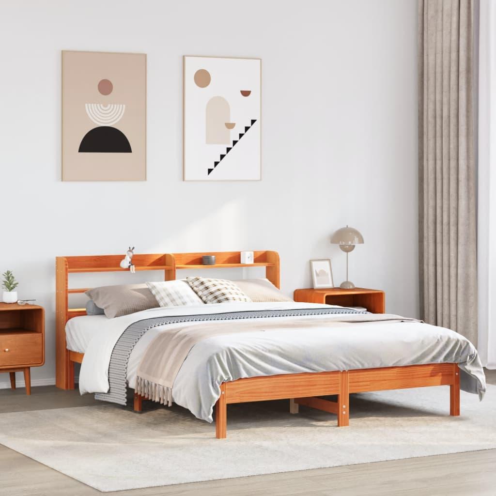 Sengeramme 135x190 cm i massivt fyrretræ - gyldenbrun med hylde-hovedgærde