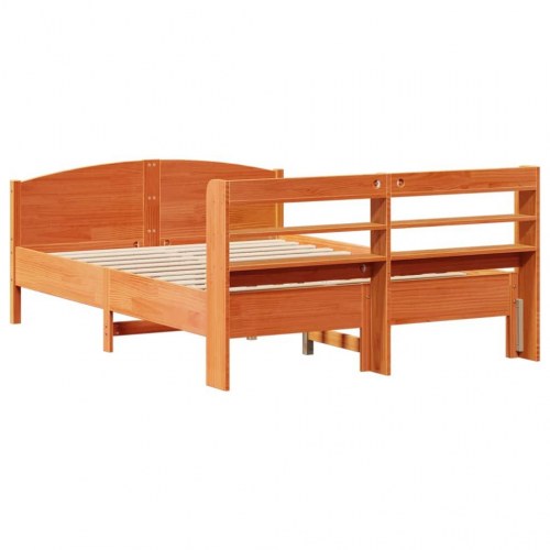 Sengeramme i massivt fyr 140x200 cm - gyldenbrun med hylder